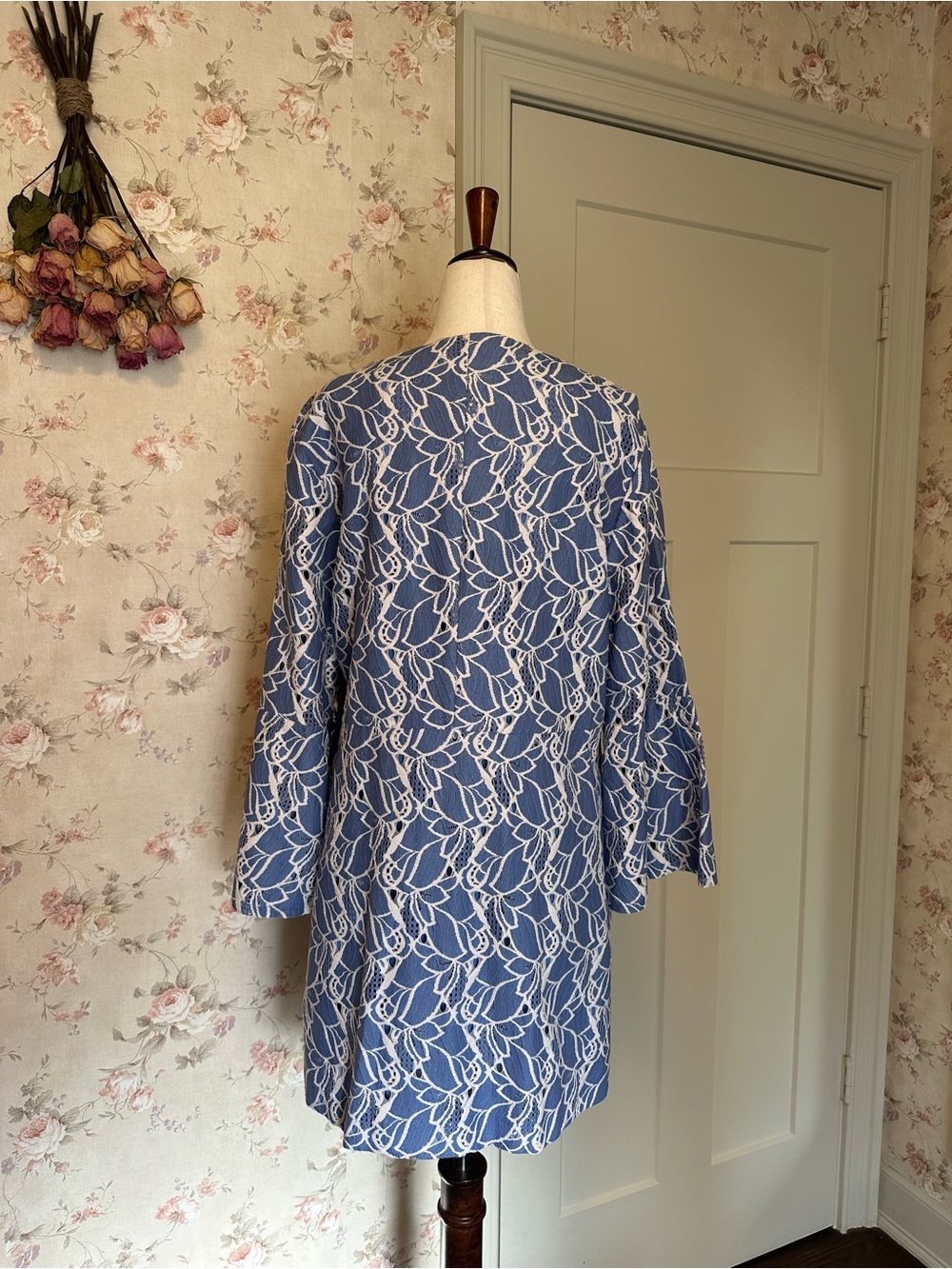 NWT Luii Blue Floral Lace Bell Sleeve L Jacket Large Wedding Timeless Chic - Picture 5 of 14
